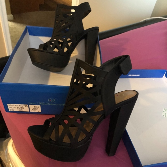 Geocut Black Platform Heels - Picture 1 of 6